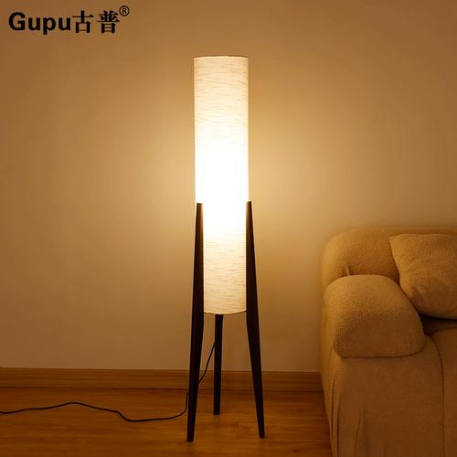 侘寂與自然的對話 一盞原木落地燈，點亮日式禪意空間